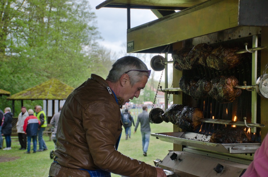 Eulenburg Spiessbraten Grill Osteroder Stadtwaldlauf Fotos 