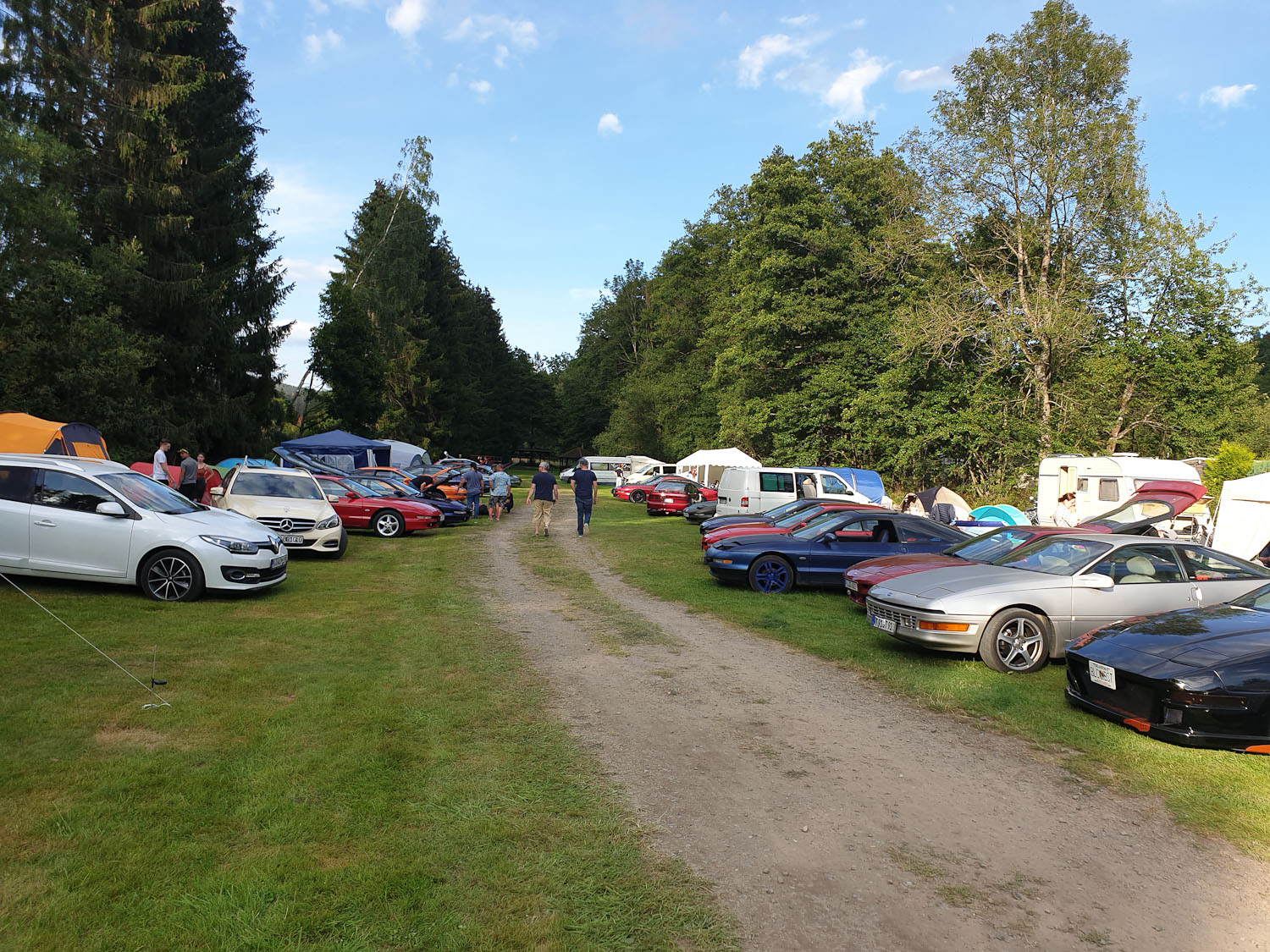 Ford Probe Fans auf der Campingwiese