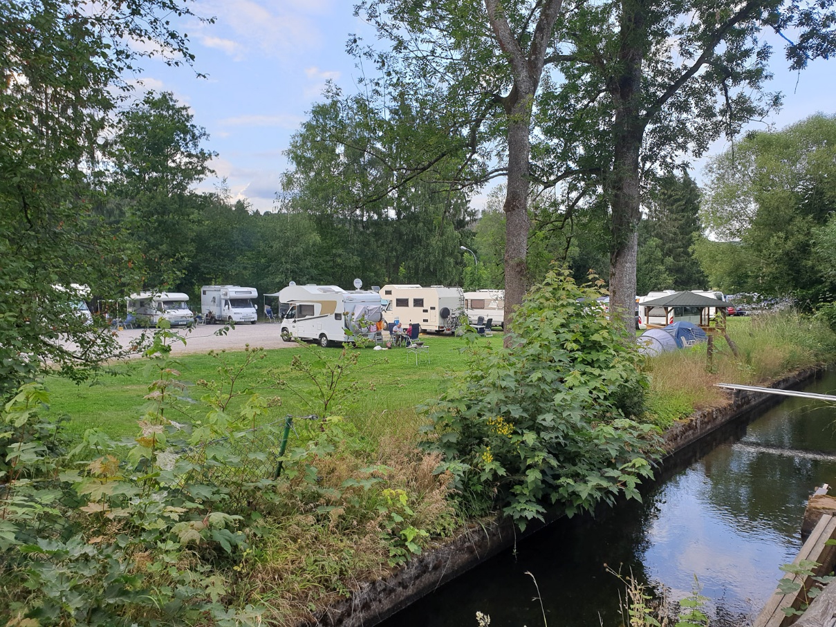 Eulenburg Wohnmobilstellplatz am Eingang des Campingplatzes 