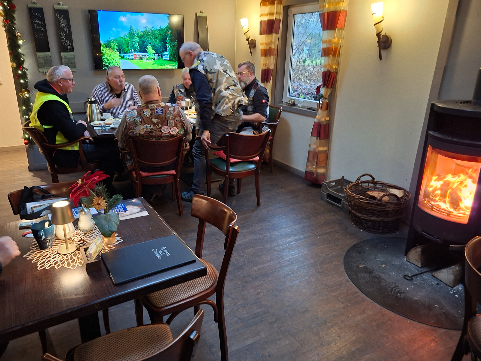 Frühstück in der Kaminstube Frühstück in der Kaminstube