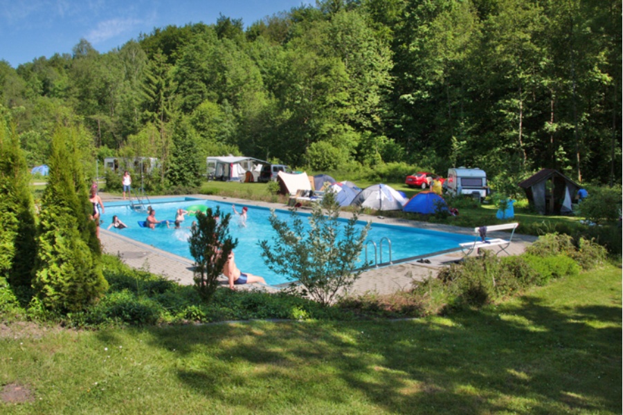 Eulenburg Schwimmbad - eingebettet zwischen Heuhotel und Söse