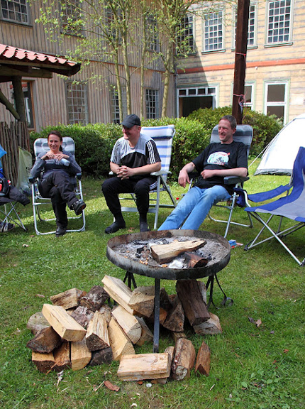 Campinghotel Eulenburg - Grillplatz Innenhof - Haupthaus Industriedenkmal