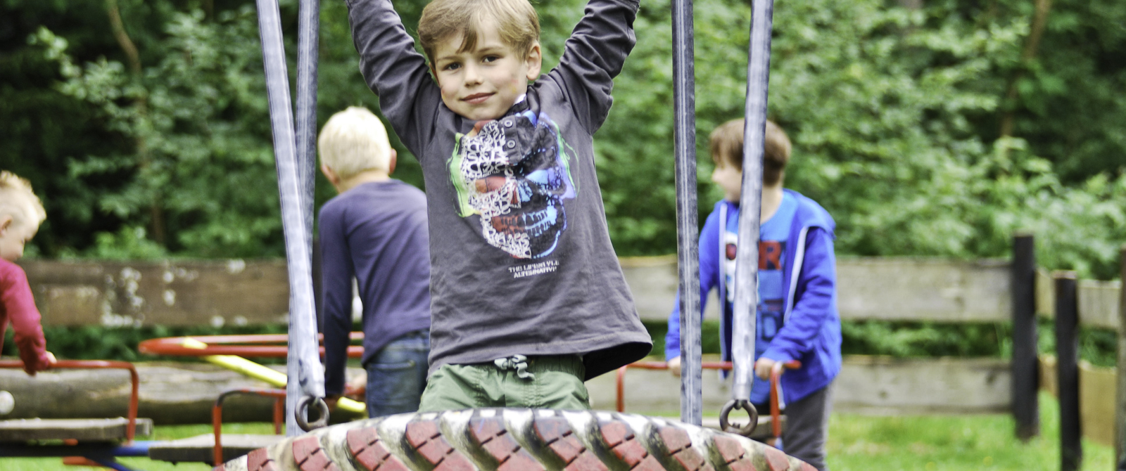 Spielgeräte für Kinder verschiedener Altersgruppen