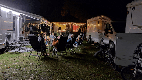Familiencamping im Herbst